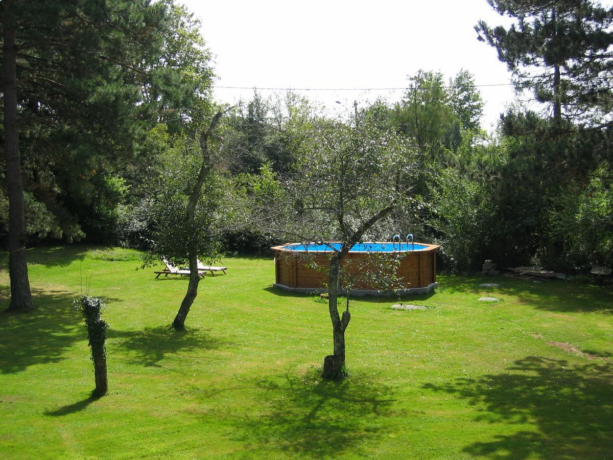 Le Canard Au Parapluie Rouge Bed and Breakfast Célon Exterior foto